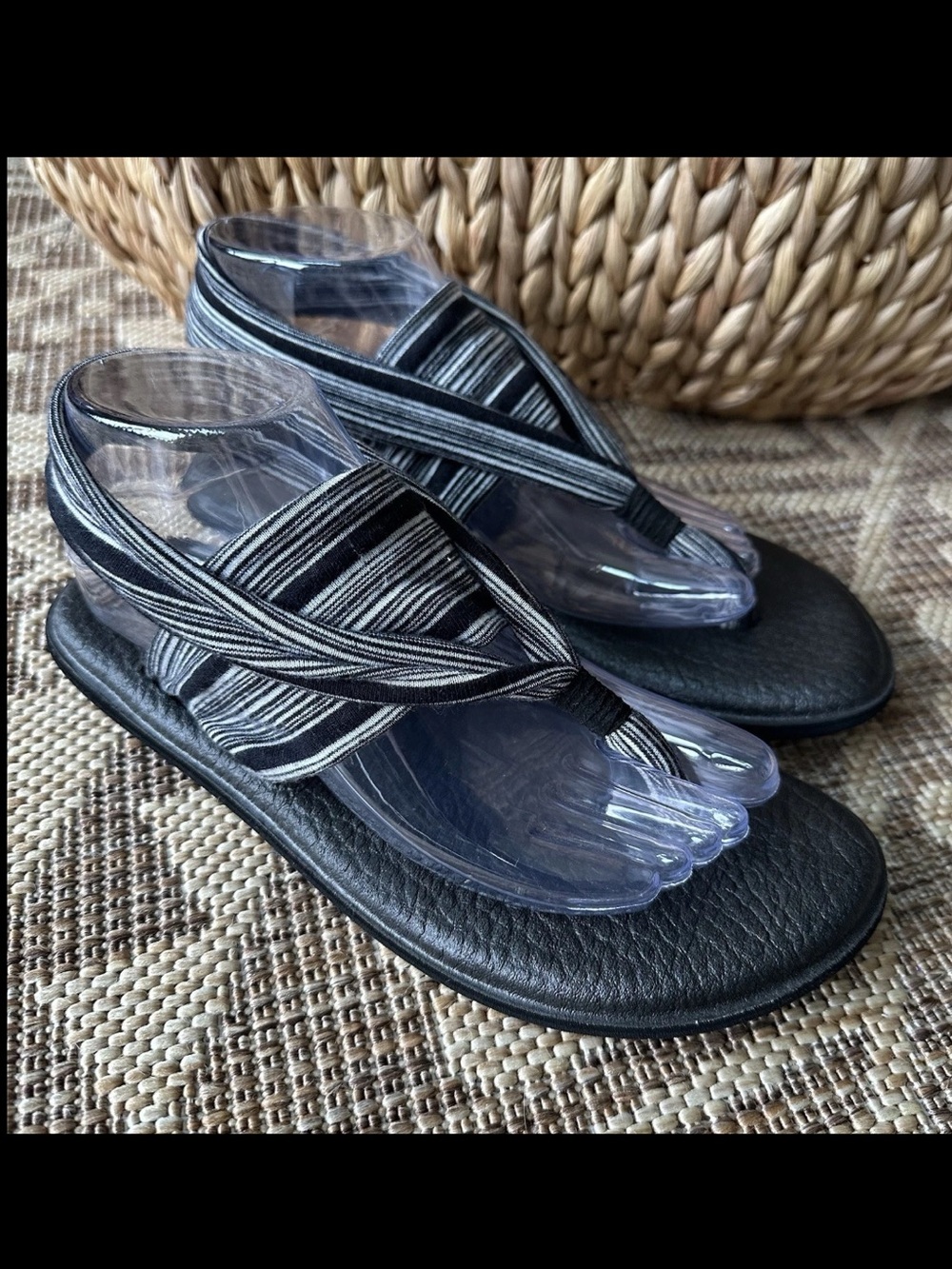 Sanuk Sandals Women’s 8 Yoga Sling 2 Slingback Flip Flop Black and White